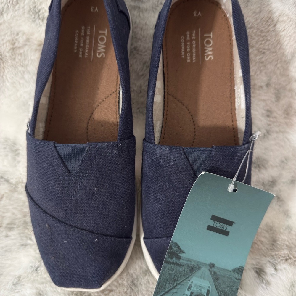 Toms Classic Navy Canvas Slip-Ons size Y3